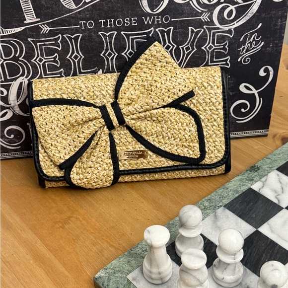 kate spade Handbags - Kate Spade New York

BELLE PLACE WOVEN STRAW BOW VIV CLUTCH  NWT